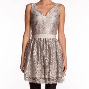 Robert Rodriguez Cream Lace V-Neck Tiered Dress w/ Ribbon Sash Size 4‎